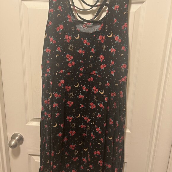 Hot Topic Roses & Celestial Bodies Strappy Back Mini Dress Plus Size 2X - Picture 5 of 7